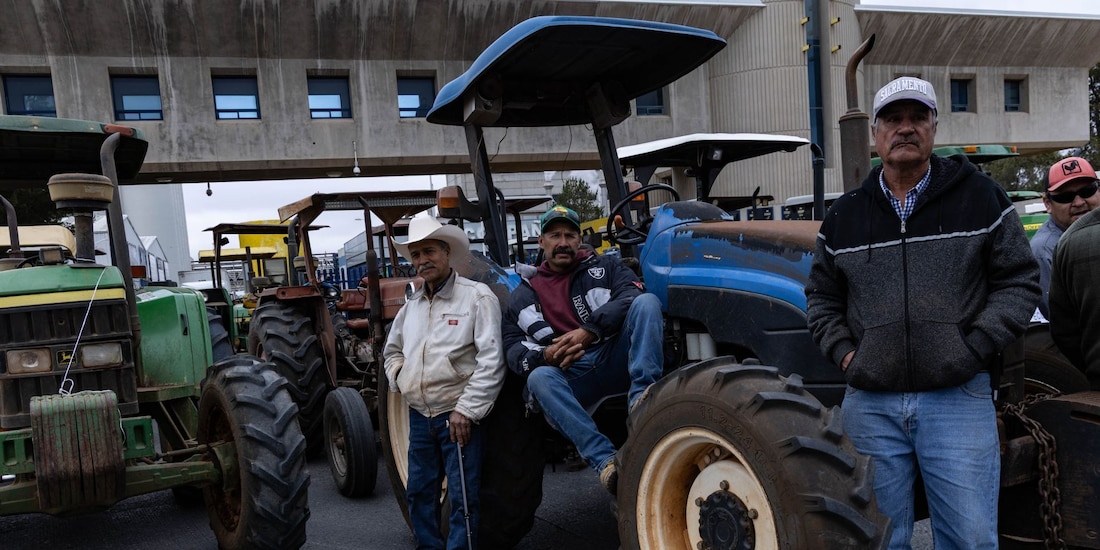 Miembros del Frente Nacional para el Rescate del Campo Mexicano (FNRCM) durante bloqueo el pasado 6 de abril