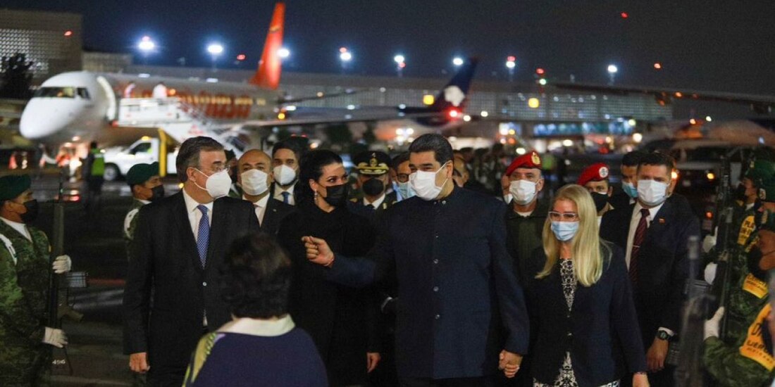Marcelo Ebrard recibió a Nicolás Maduro, presidente de Venezuela, en el Aeropuerto Internacional de la Ciudad de México (AICM) previo a su participación en la VI Cumbre del CELAC.