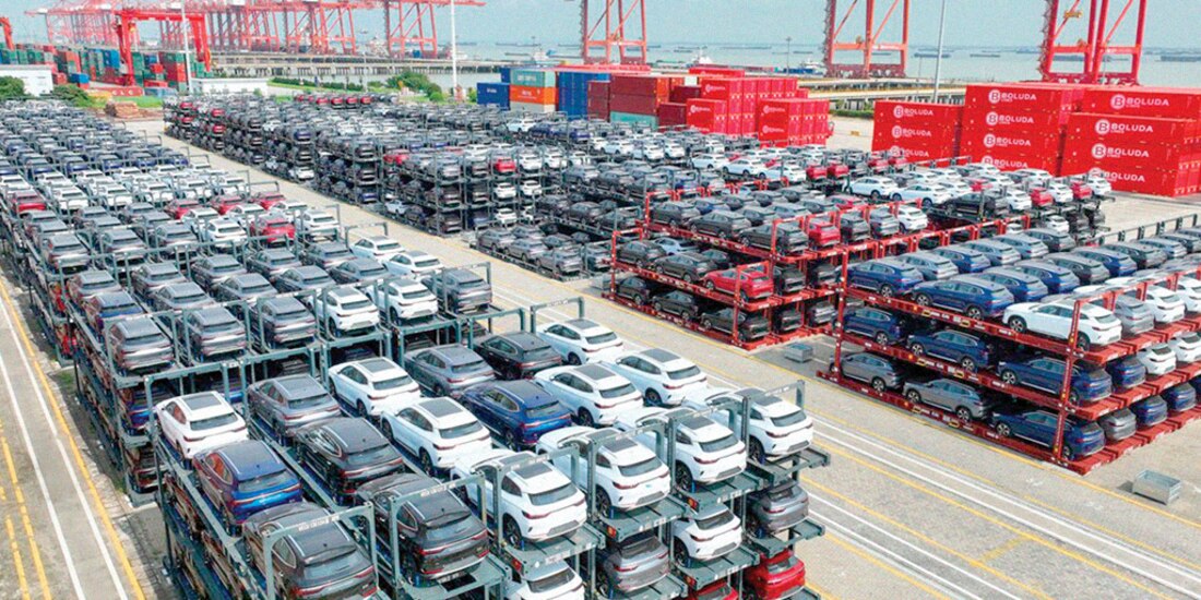 Cientos de vehículos aparcados en puertos de Estados Unidos, en foto de archivo.