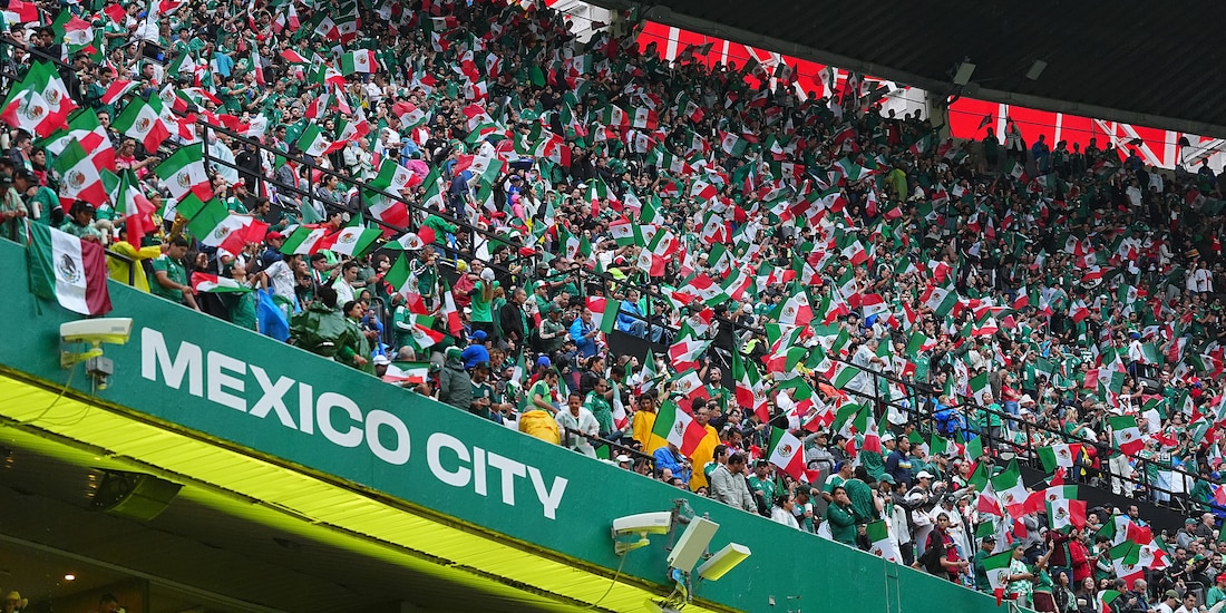Afición mexicana apoya con todo al Tricolor contra Inglaterra.
