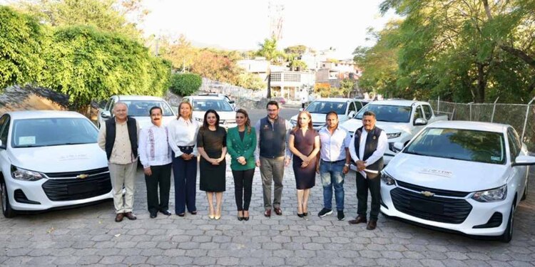 La gobernadora Evelyn Salgado Pineda entregó más de 20 millones de pesos de coinversión estatal y federal en equipamiento a la Comisión Estatal de Búsqueda de Personas en Guerrero.