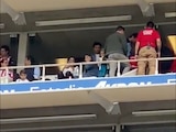 Checo Pérez acudió al Estadio AKRON para el juego de la Fecha 6 de la Liga MX entre Chivas y FC Juárez.
