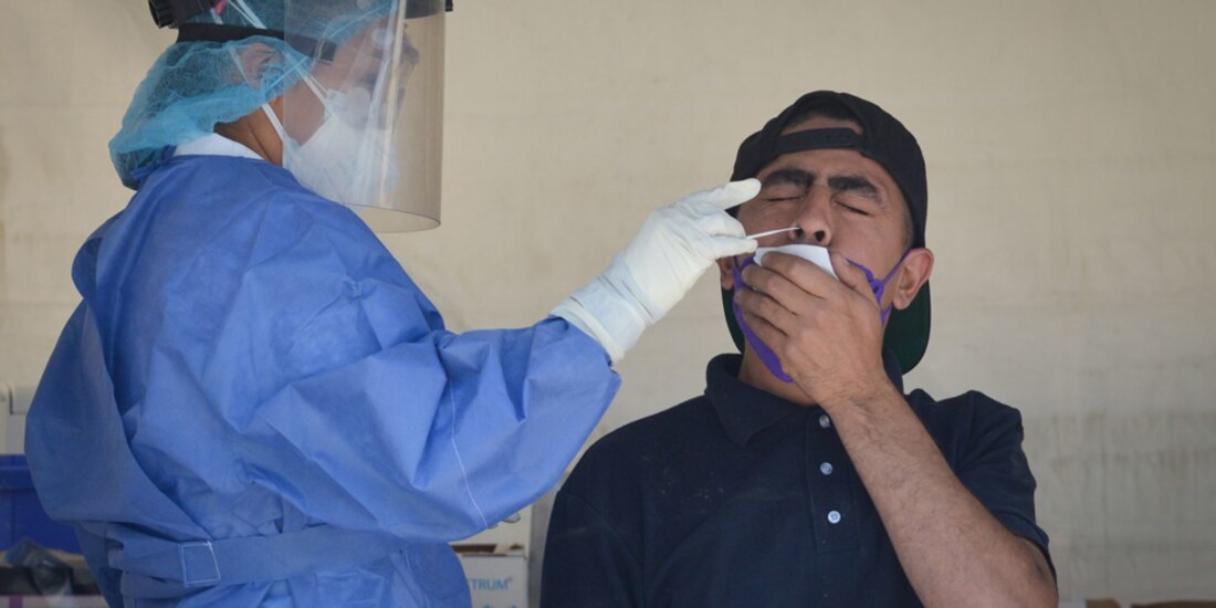 Vecinos de la alcaldía Cuauhtémoc en la CDMX continúan asistiendo a realizarse la prueba rápida PCR para la detección de coronavirus (COVID-19).