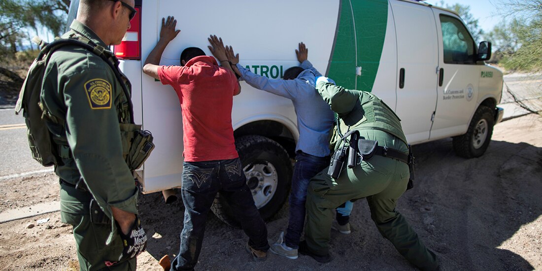 Detención de indocumentados por la Patrulla Fronteriza, en imagen de archivo.