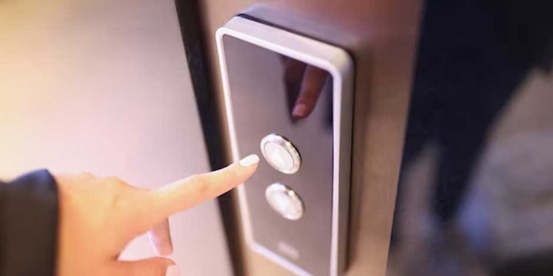 Tres personas quedaron atrapadas en un elevador del Hospital General de Zona 89