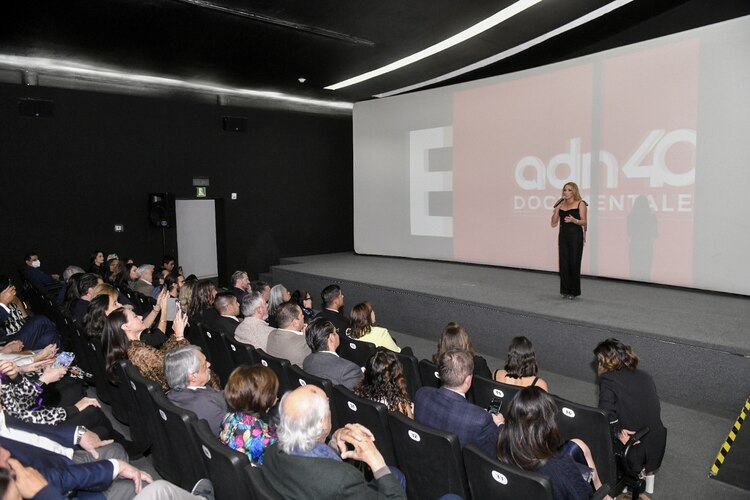 Bibiana Belsasso, antes de proyectar parte del documental.