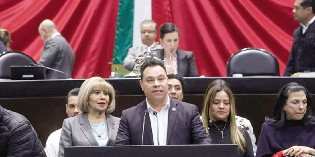 Arturo Yáñez Cuéllar, diputado federal del PRI, en tribuna del Pleno, este jueves.
