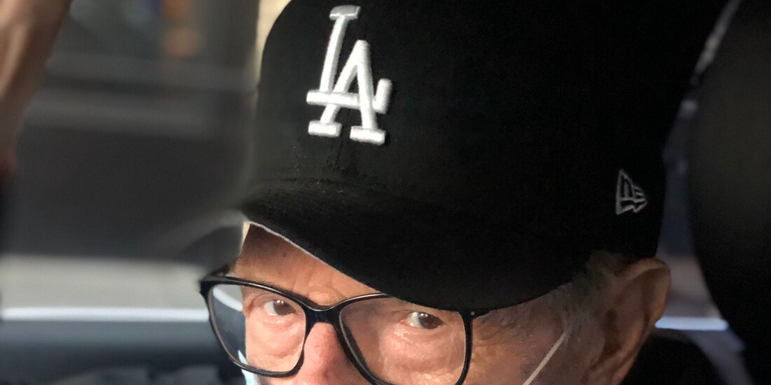 El presentador de 87 años lleva una semana en el hospital.