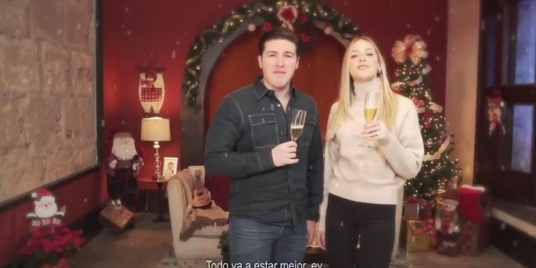 El senador Samuel García, junto a su esposa Mariana Rodríguez, aparecen así en el video.