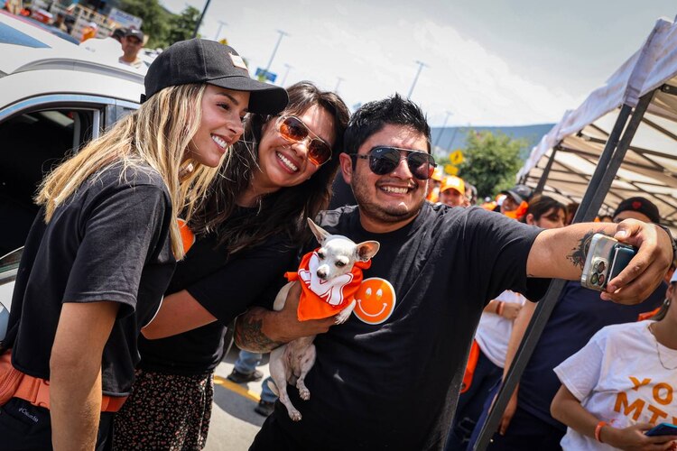 Apoyará también a madres solteras y mujeres por igual.