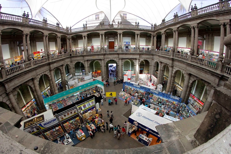 Feria Internacional del Libro del Palacio de Minera.