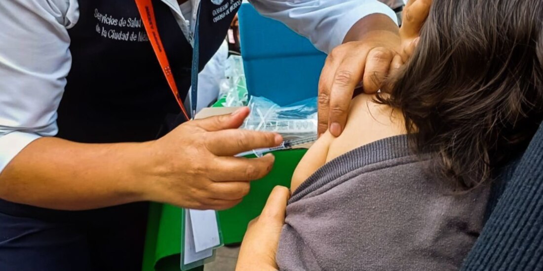 Campaña de vacunación en la CDMX, en febrero de 2024.