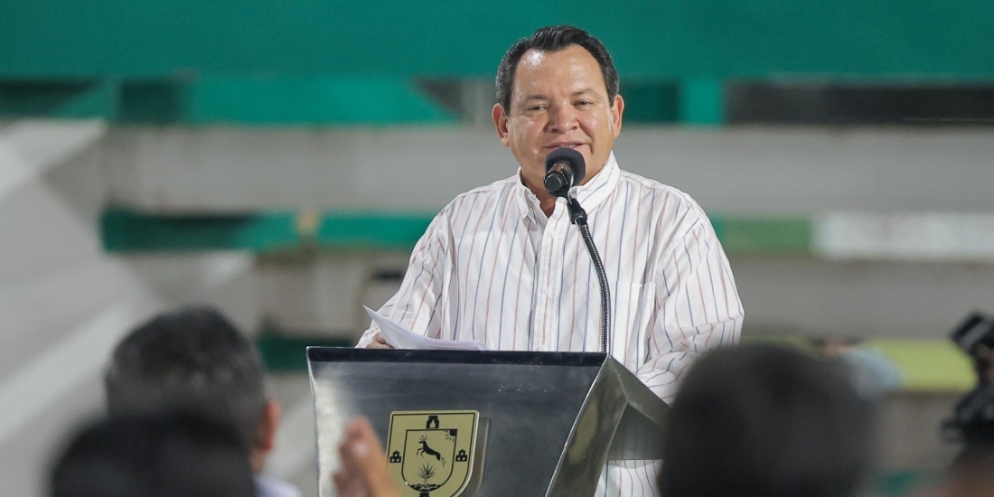 Joaquín Díaz Mena alista su primer informe en el Puerto de Altura de Progreso, en Yucatán.