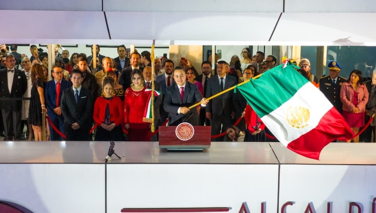 El protocolo oficial de la ceremonia patria fue encabezado desde el balcón de gobierno por el alcalde Janecarlo Lozano.