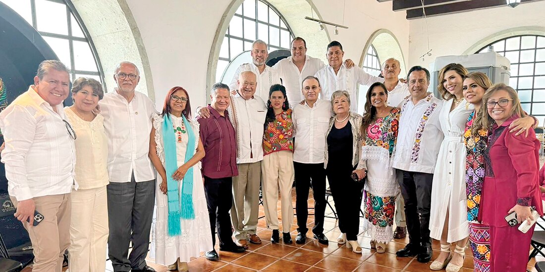 Gobernadores de Morena, durante una reunión en Oaxaca, el pasado jueves.