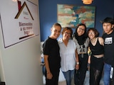 Claudia Sheinbaum junto a beneficiarios del programa Vivienda para el Bienestar.