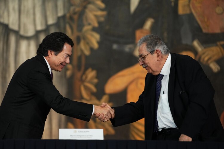 Señaló que México vive una etapa crucial de transformación en la vida pública