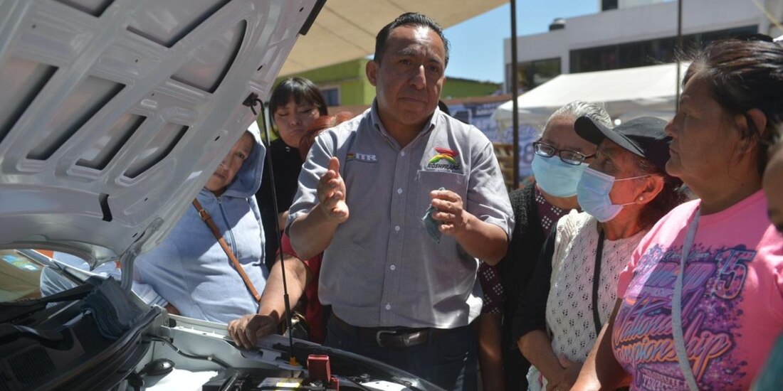 Huixquilucan imparte curso de mecánica básica a mujeres