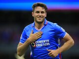 Santiago Giménez festeja uno de sus goles con Cruz Azul en el Torneo Apertura 2022 de la Liga MX.