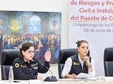 Evelyn Salgado (c.) con Laura Velázquez y personal de la Defensa en reunión, ayer.