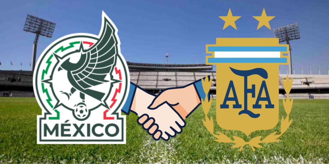 Escudos de México y Argentina en una cancha del futbol.