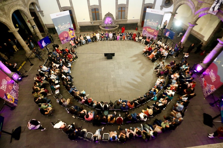 Mandataria capitalina propone la creación de corredores culturales y presupuestos especiales para el talento de las mujeres.