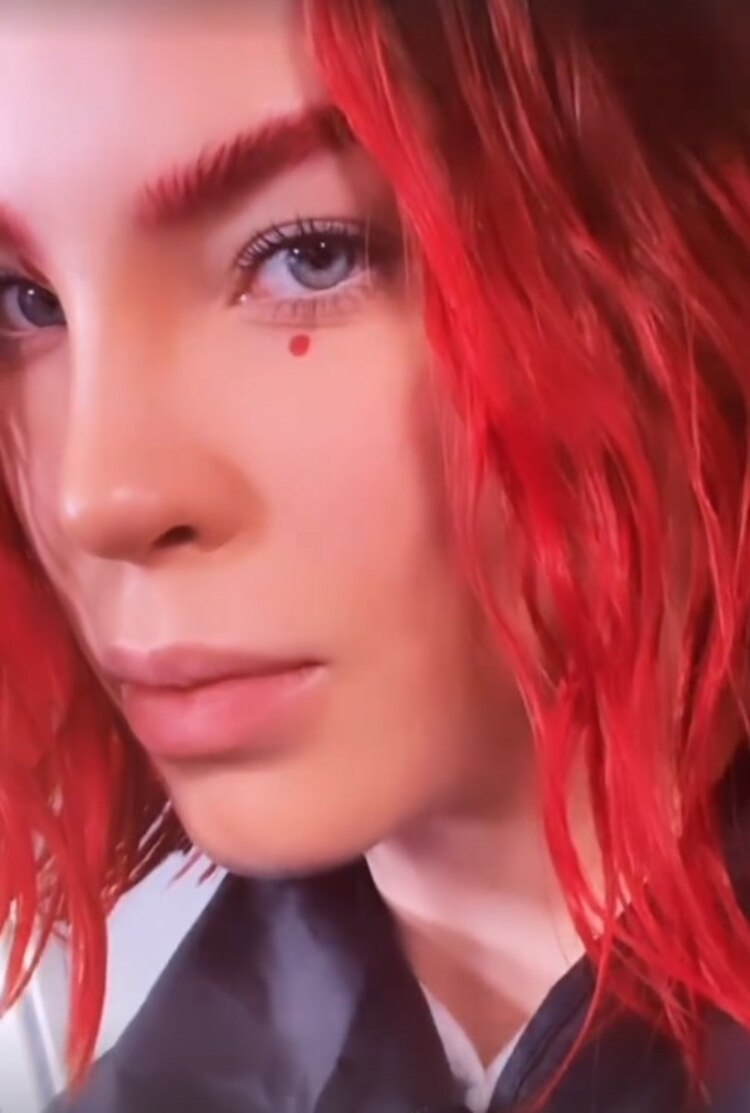 Fans dicen que Belinda se parece a actriz del quinto elemento