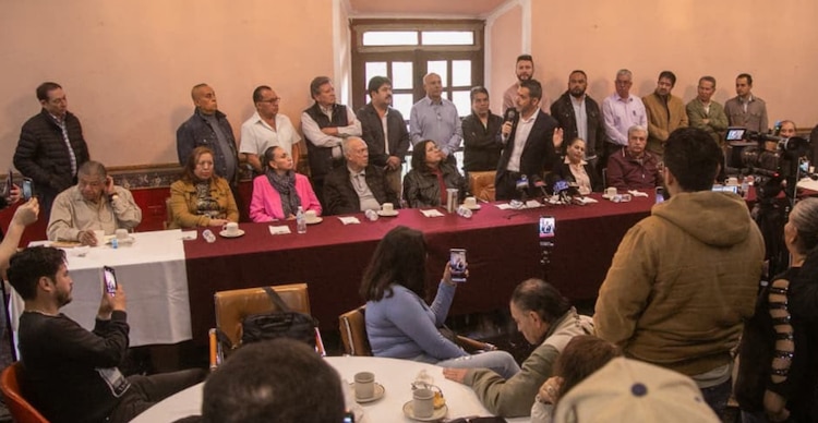 Ulises Mejía Haro afirmó que seguirá la vía institucional