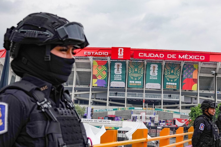 Elementos de la SSC apostados en las inmediaciones del Estado Ciudad de México.
