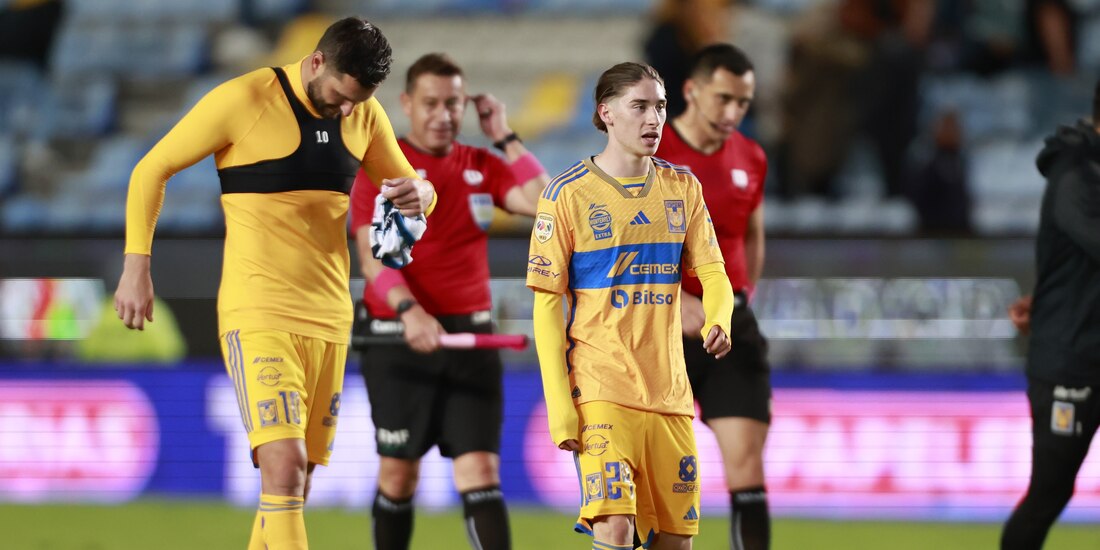 André-Pierre Gignac y Marcelo Flores de Tigres durante el partido ante Pachuca en la Jornada 12 del Torneo Apertura 2023 de la Liga MX, en el Estadio Hidalgo