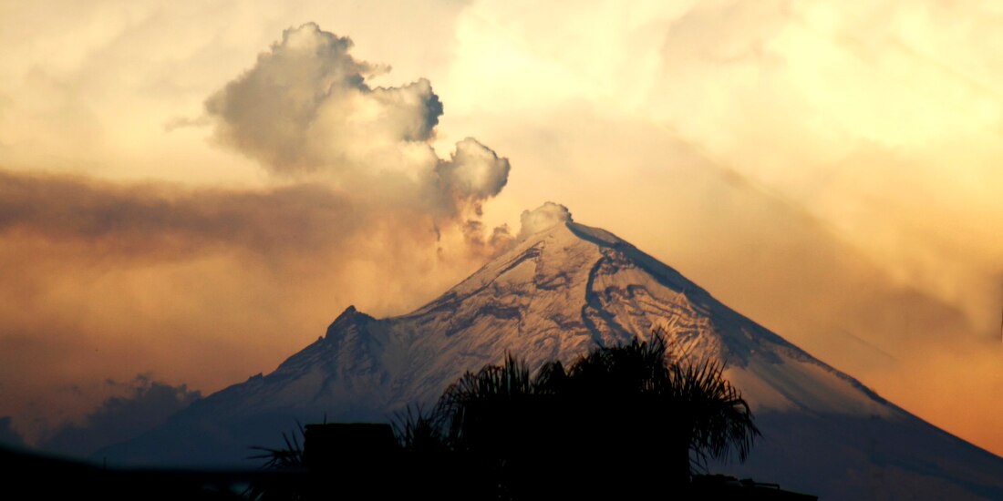Volcán Popocatépetl registra actividad intensa desde la noche del viernes.