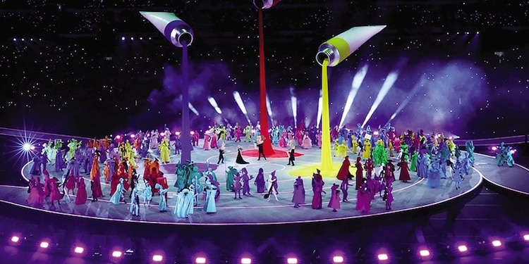 Artistas hacen vibrar el Estadio San Siro, en Milán, Italia, el viernes.