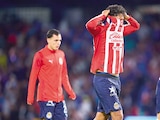 Jugadores de Chivas se lamentan tras la eliminación del Apertura 2025.