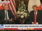 Donald Trump, presidente de Estados Unidos (der.), entrevistado por la prensa durante su visita a Dublín, Irlanda.