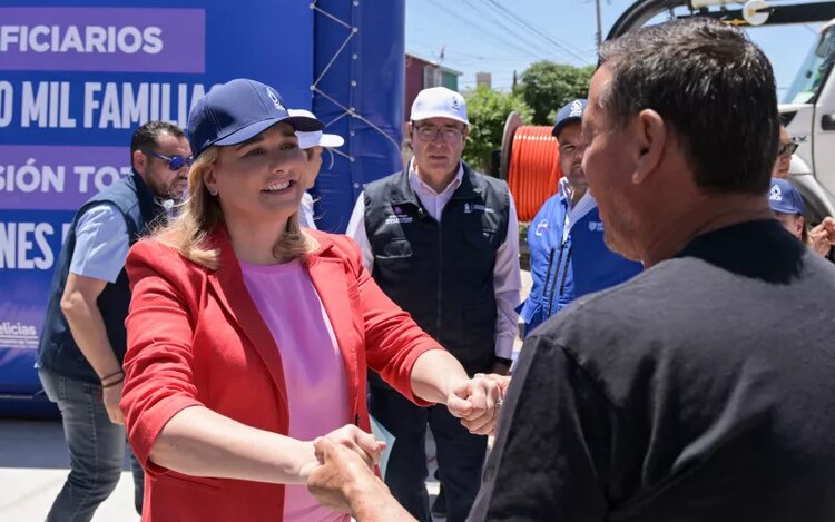 La gobernadora de Chihuahua visita Delicias para constatar rehabilitación del colector Fonapo.