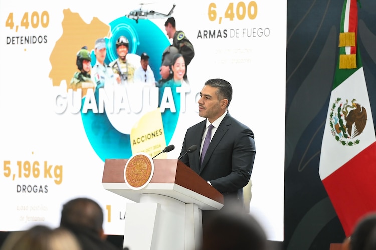 Omar García Harfuch, titular de la SSPC, detalla avances en seguridad en Guanajuato, desde la Conferencia del Pueblo.