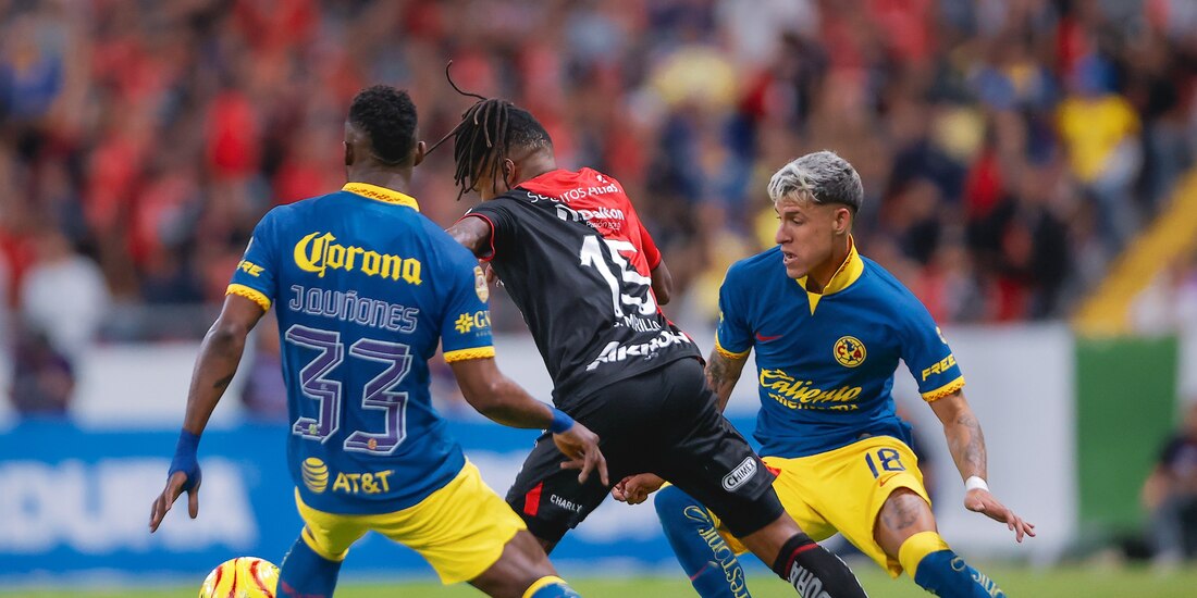Atlas y América se enfrentaron en la cancha del Estadio Jalisco.