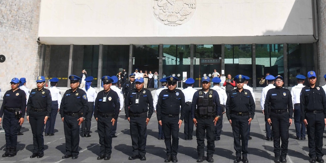 Elementos de seguridad, ayer afuera del Museo de Antropología.