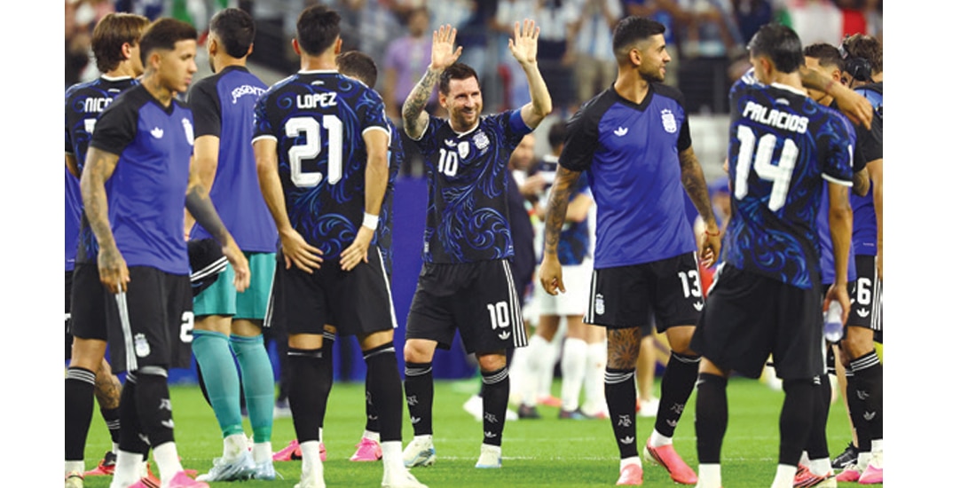 futbolistas argentinos tras el juego ante Jordania, el sábado 27 de junio.