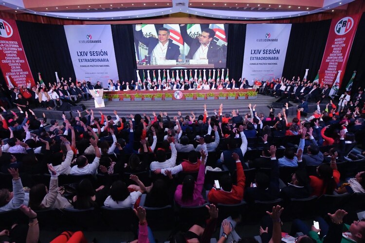 Alejandro Moreno logró extender su dirigencia en el PRI hasta después de las elecciones del próximo año