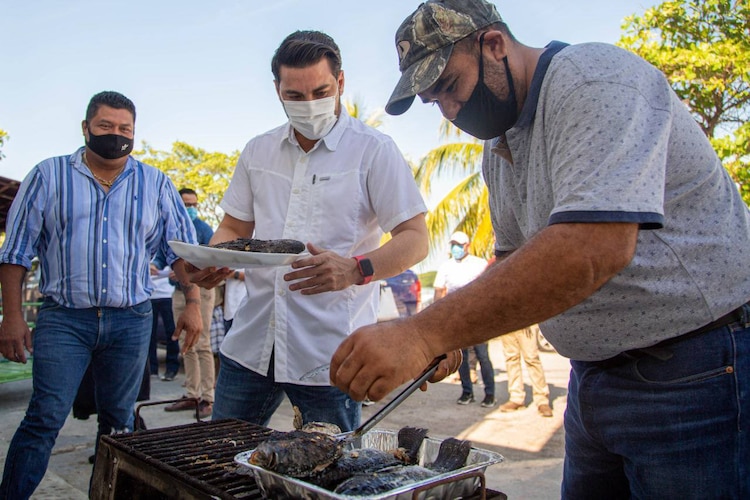 Christian Castro Bello acudió el viernes a Ciudad del Carmen el pasado viernes, y escuchó propuestas ciudadanas.