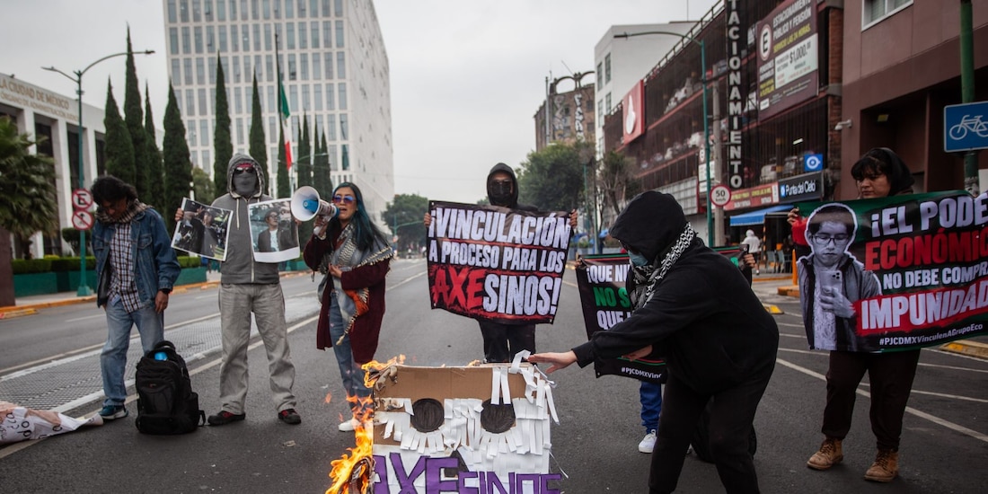 Protesta para exigir justicia por muerte de Miguel y Berenice en Axe Ceremonia.