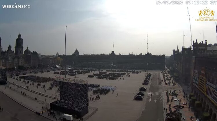 Zócalo por la mañana este 16 de septiembre.