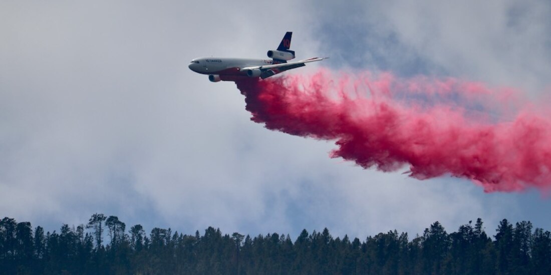 El “Air Tanker DC-10” sobrevuela la sierra de Coahuila y Nuevo León con tanques de más de 40 mil litros de líquido