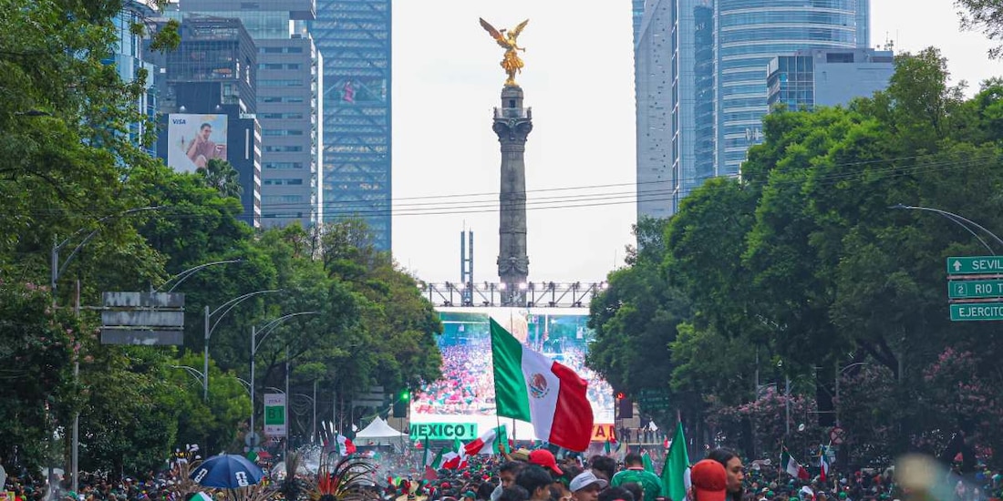 Ángel de la Independencia también ya está lleno por el México vs Ecuador.