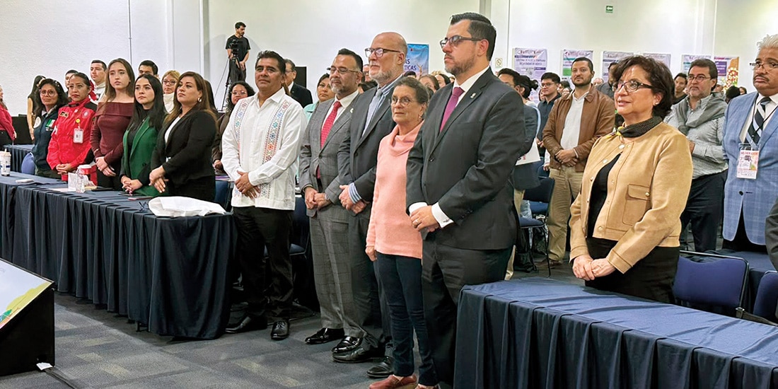 Expertos y la secretaria de Gestión Integral de Riesgos, Myriam Urzúa, ayer.