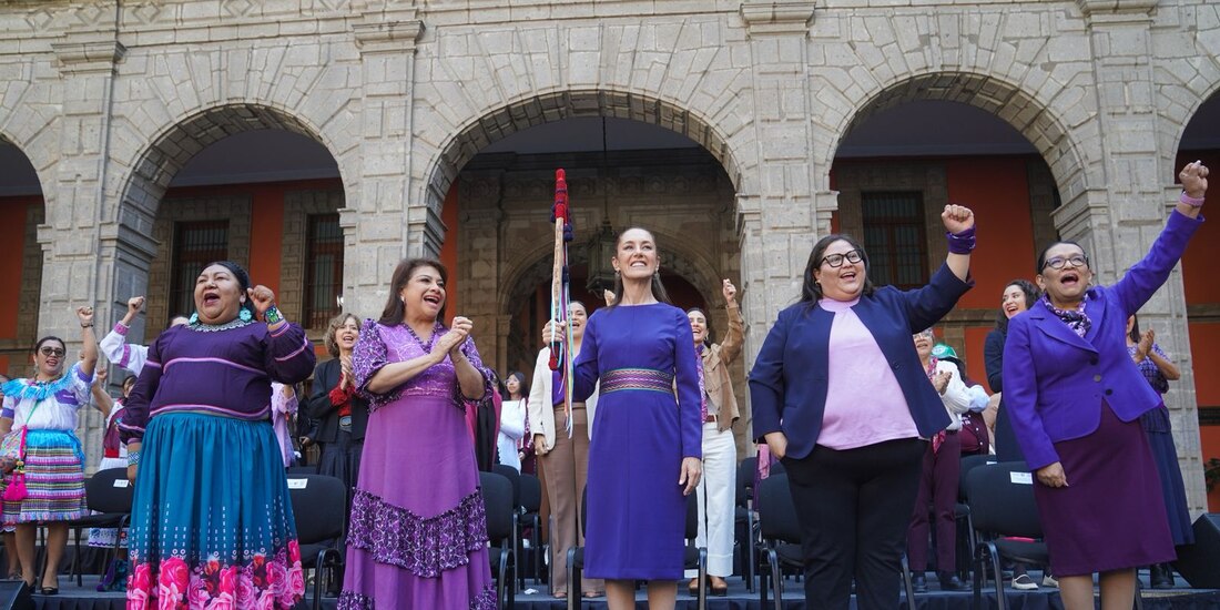 Claudia Sheinbaum encabeza evento del 8M en Palacio Nacional.