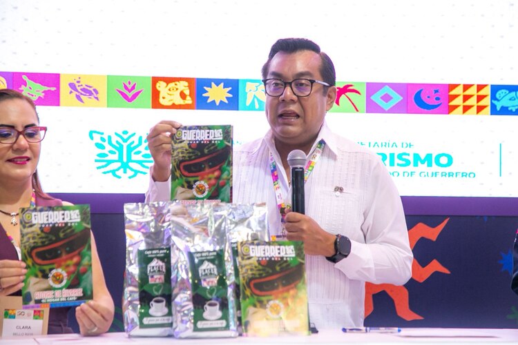 Simón Quiñones Orozco, secretario de Turismo de Guerrero, destaca la implementación de la venta directa de paquetes turísticos al público durante el evento.