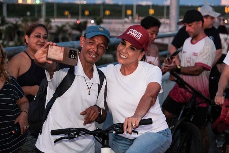Gobernadora convivió con asistentes a "Puenteando" en el Puente Nichupté.