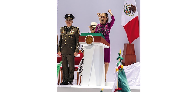 La presidenta Claudia Sheinbaum, con Ricardo Trevilla Trejo y Rosa Icela Rodríguez, ayer